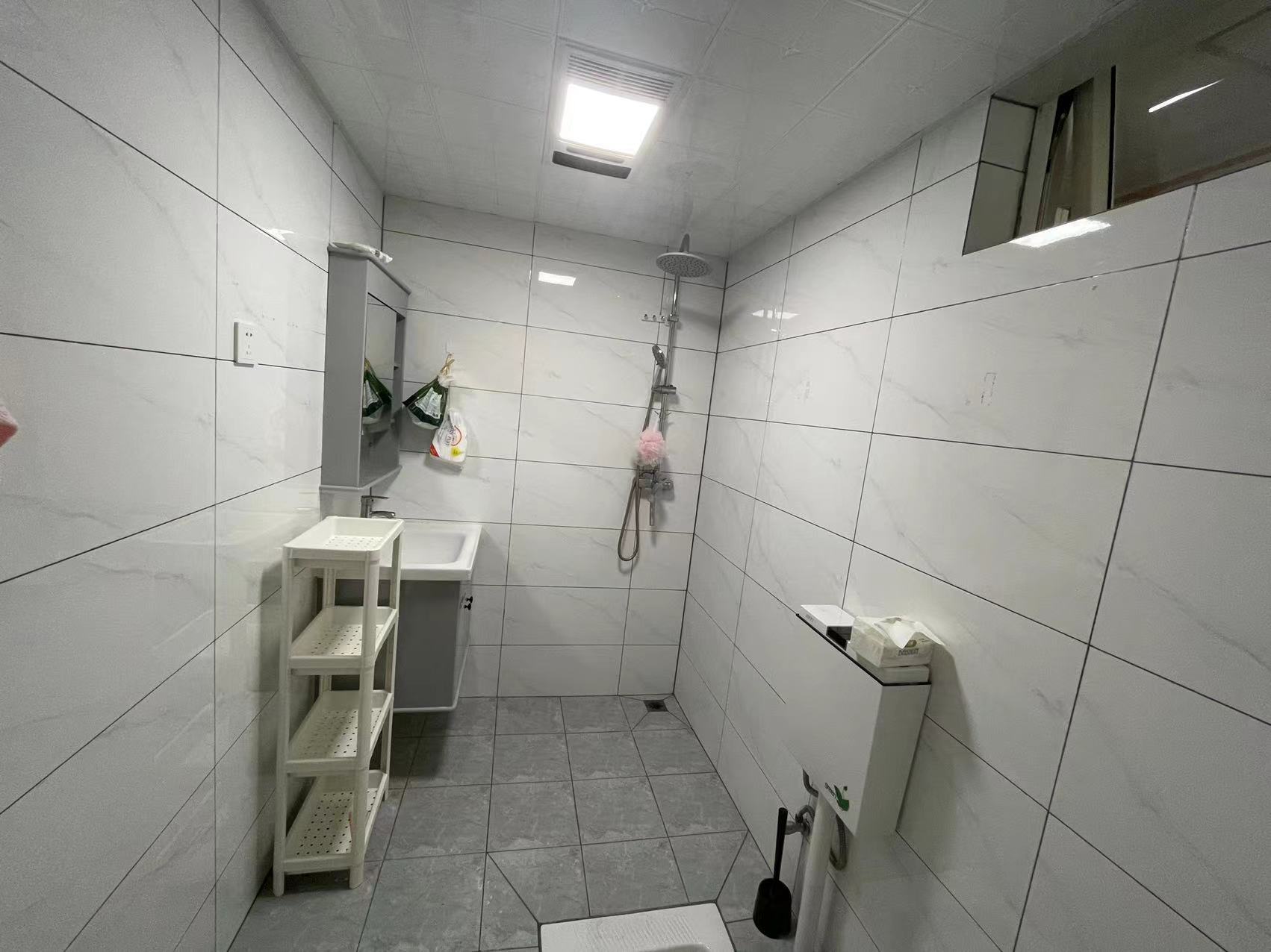 南湖锦苑 1室1厅1卫 2100.0元/月 南湖锦苑 1室1厅1卫 2100.0元/月室内图