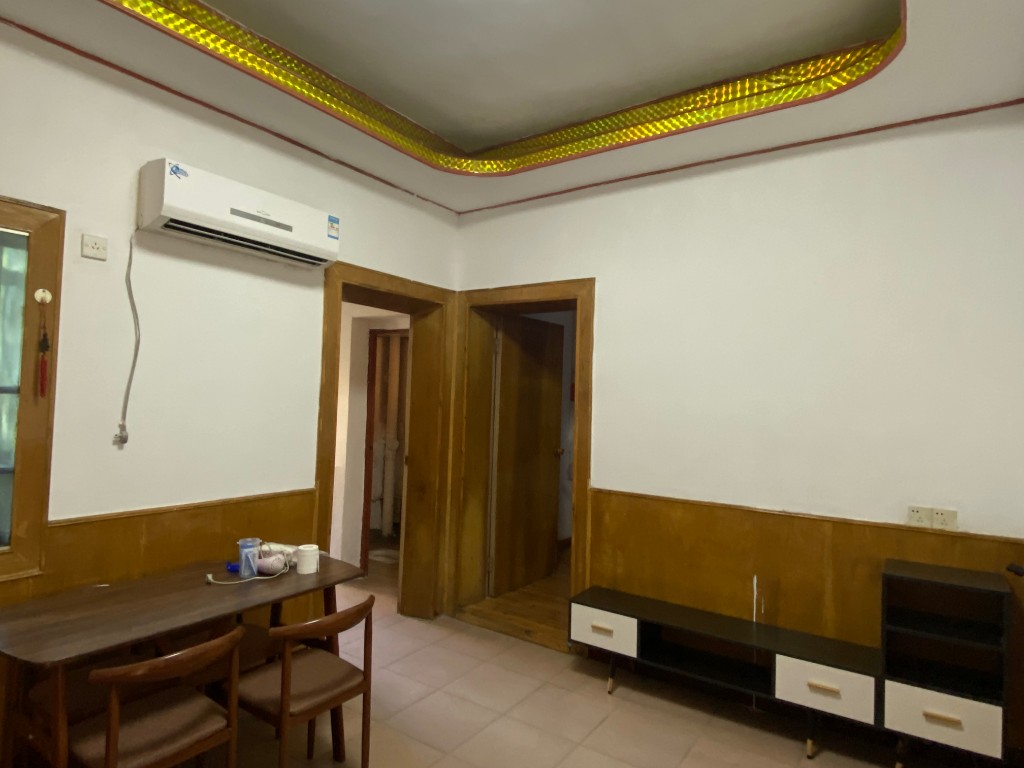 陡岭坡 3室2厅1卫 1200.0元/月 陡岭坡 3室2厅1卫 1200.0元/月室内图