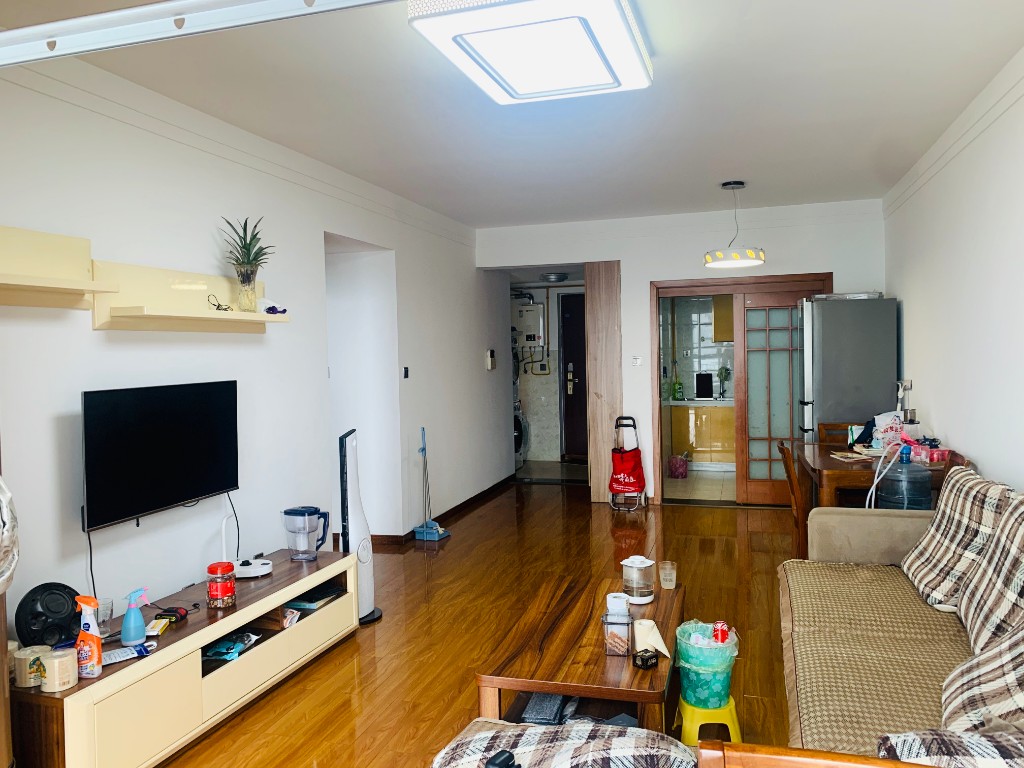 佳兆业君汇上品  3室2厅1卫    2600.0元/月 佳兆业君汇上品  3室2厅1卫    2600.0元/月