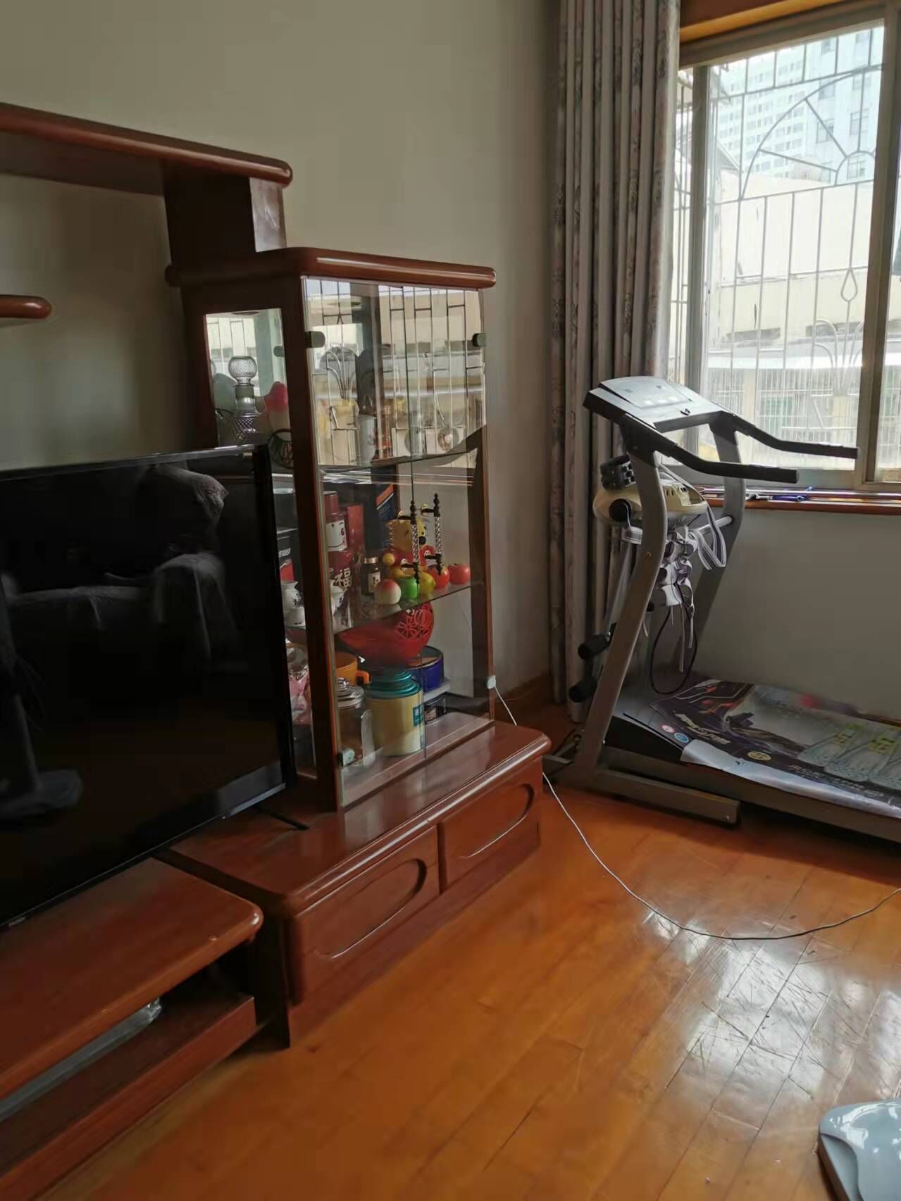 操坪社区  3室2厅1卫    1200.0元/月 操坪社区  3室2厅1卫    1200.0元/月室内图