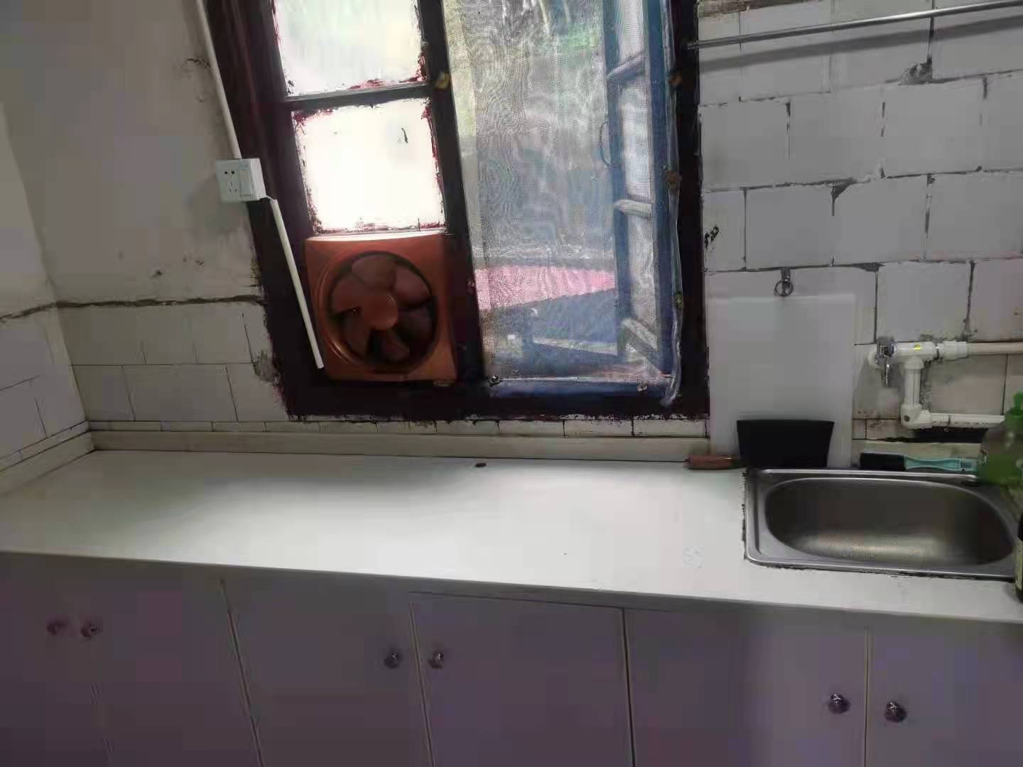 荷叶八村  2室1厅1卫    700.0元/月 荷叶八村  2室1厅1卫    700.0元/月室内图