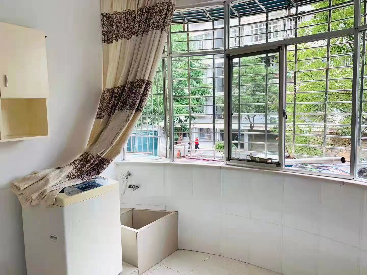 荷塘月色 3室2厅2卫 1700.0元/月 荷塘月色 3室2厅2卫 1700.0元/月室内图