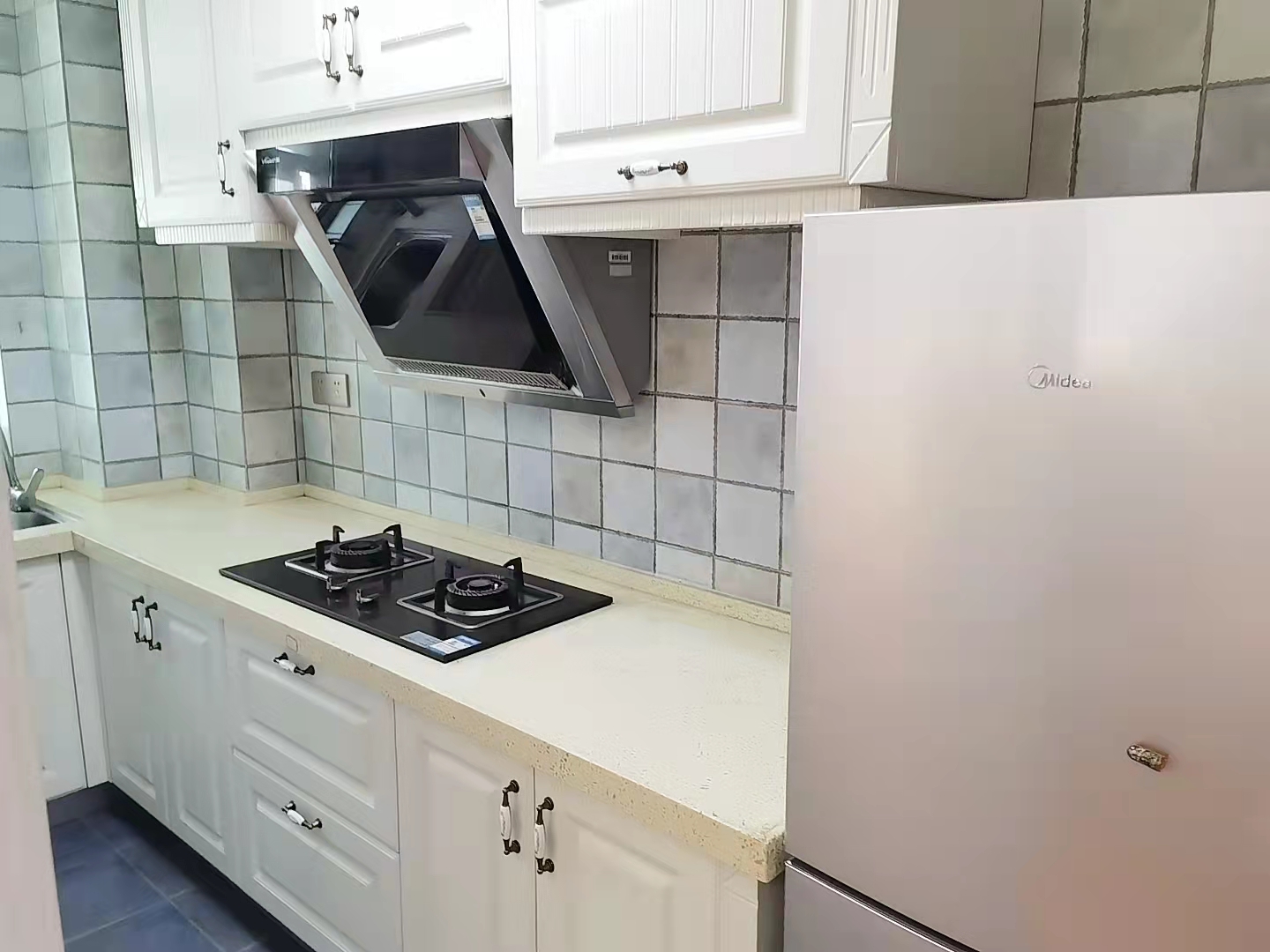 鹏利广场  1室1厅1卫    1500.0元/月 鹏利广场  1室1厅1卫    1500.0元/月室内图