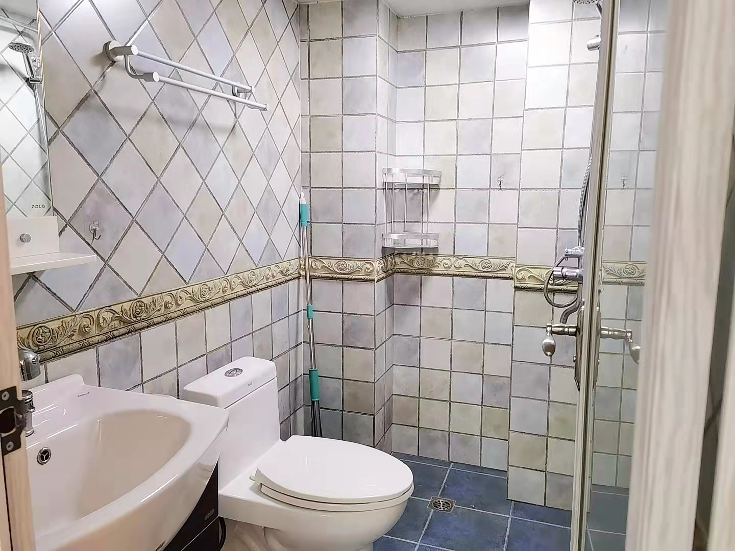 鹏利广场  1室1厅1卫    1500.0元/月 鹏利广场  1室1厅1卫    1500.0元/月室内图