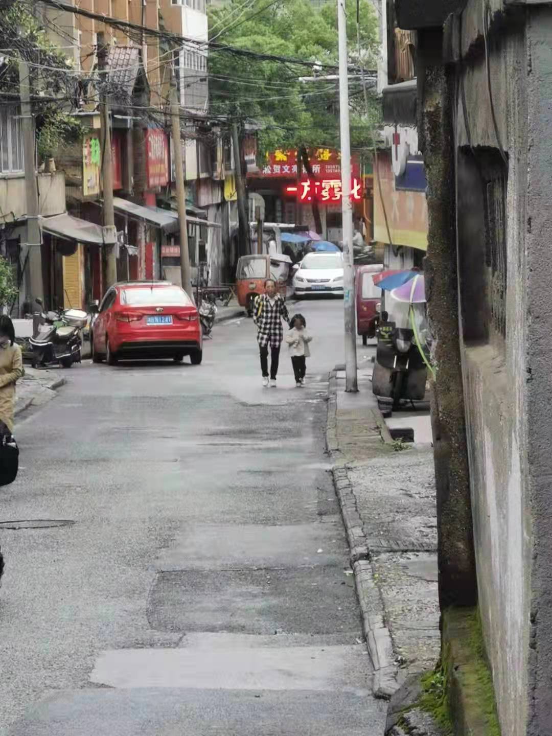 荷叶八村  2室1厅1卫    700.0元/月 荷叶八村  2室1厅1卫    700.0元/月室内图