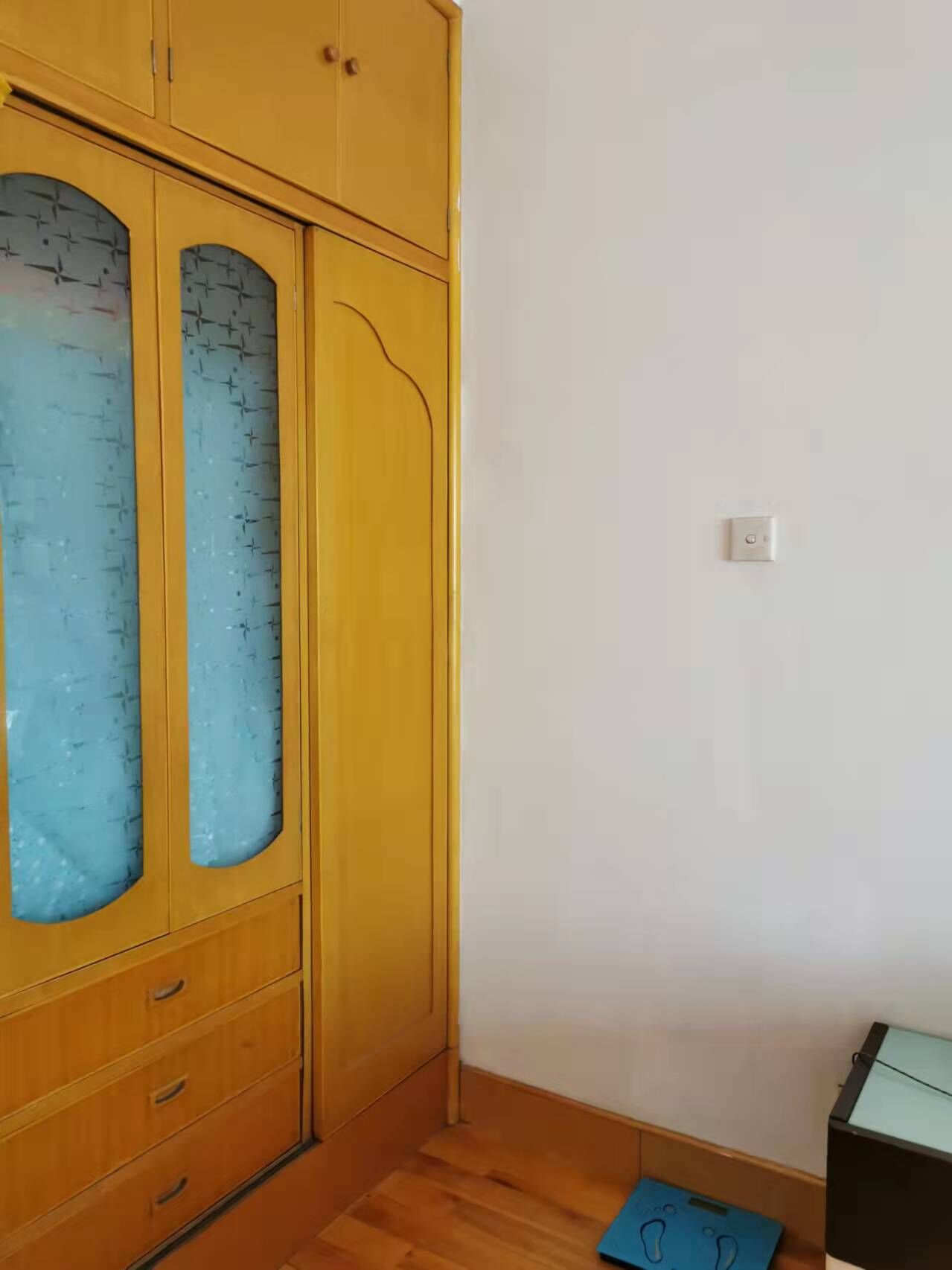 操坪社区  3室2厅1卫    1200.0元/月 操坪社区  3室2厅1卫    1200.0元/月室内图