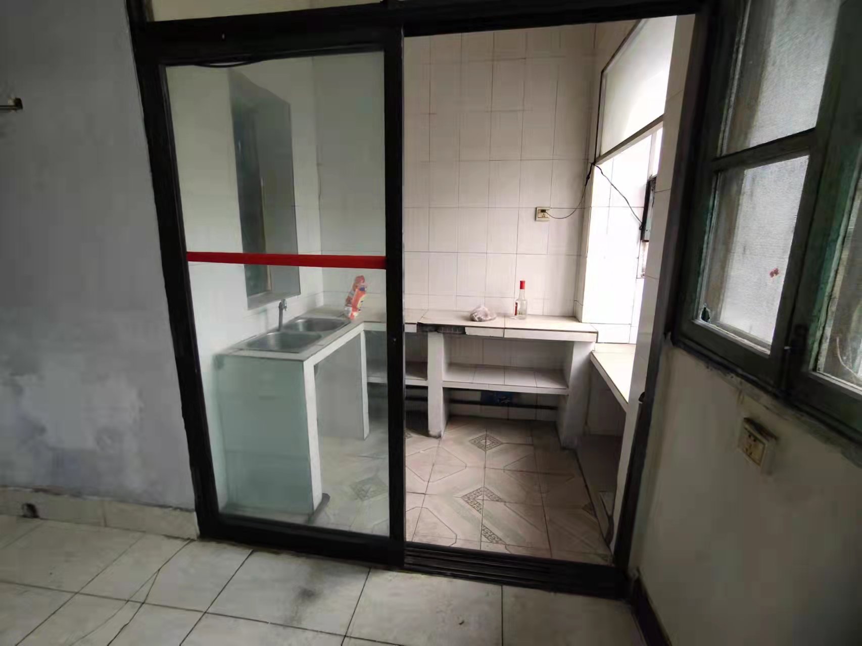 老财政局宿舍 3室2厅1卫 38.8万 老财政局宿舍 3室2厅1卫 38.8万厨房