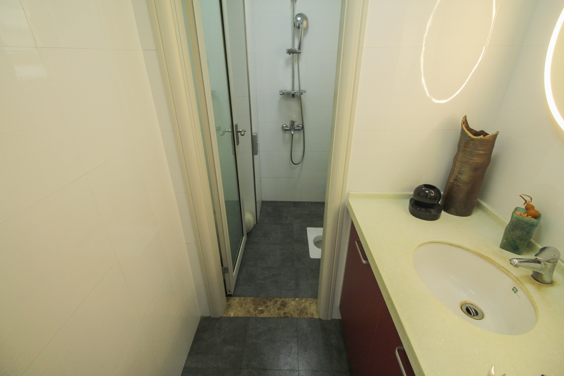 上海城小区  3室2厅1卫    76.0万 上海城小区  3室2厅1卫    76.0万阳台