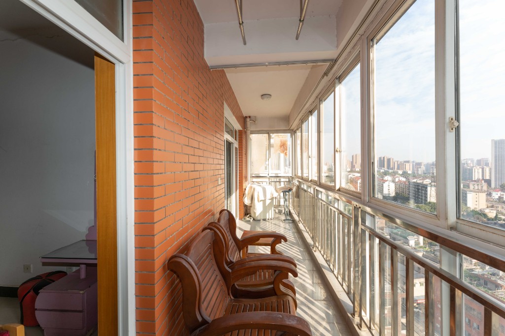 天剑华城 1室1厅1卫 49.0万 天剑华城 1室1厅1卫 49.0万阳台