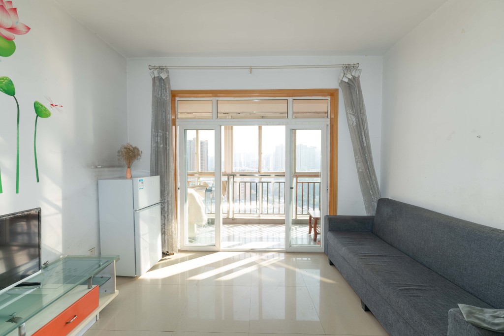 天剑华城 1室1厅1卫 49.0万 天剑华城 1室1厅1卫 49.0万客厅