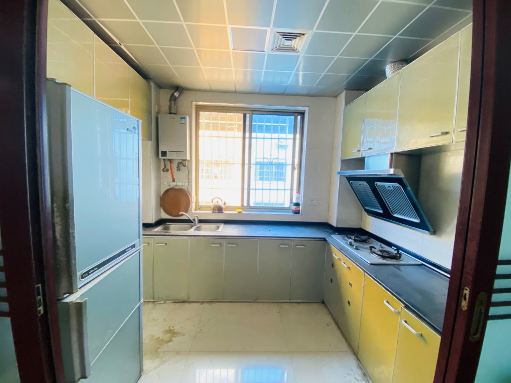 石宋路99号东程工业品市场 3室2厅2卫 48.0万 石宋路99号东程工业品市场 3室2厅2卫 48.0万客厅