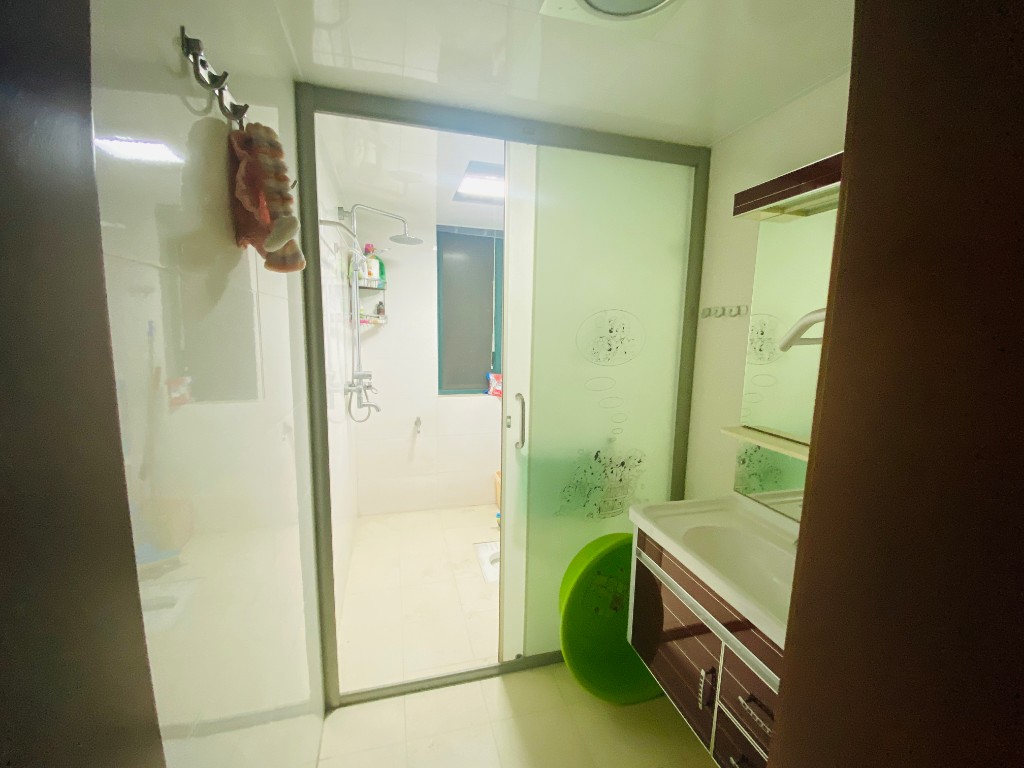 经世皇城 3室2厅2卫 88.00万 经世皇城 3室2厅2卫 88.00万客厅