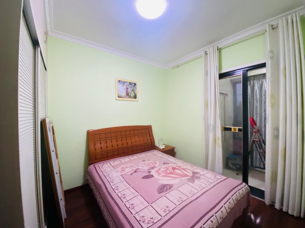 经世皇城 3室2厅2卫 88.00万 经世皇城 3室2厅2卫 88.00万客厅