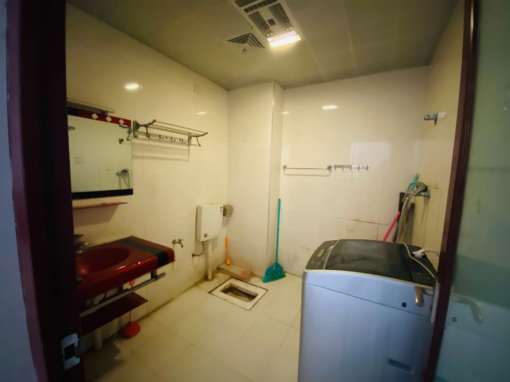 石宋路99号东程工业品市场 3室2厅2卫 48.0万 石宋路99号东程工业品市场 3室2厅2卫 48.0万客厅