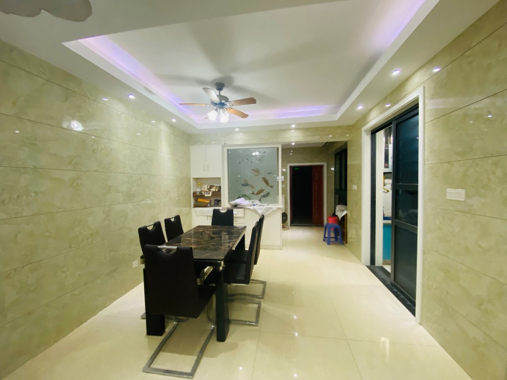 经世皇城 3室2厅2卫 88.00万 经世皇城 3室2厅2卫 88.00万客厅