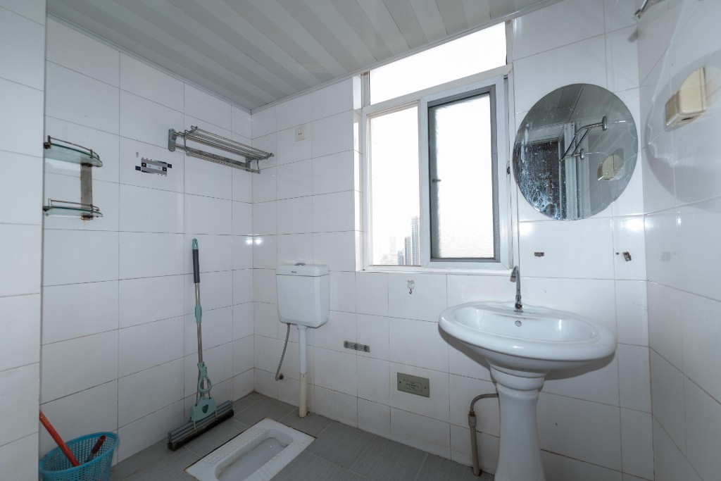 天剑华城 1室1厅1卫 49.0万 天剑华城 1室1厅1卫 49.0万卫生间