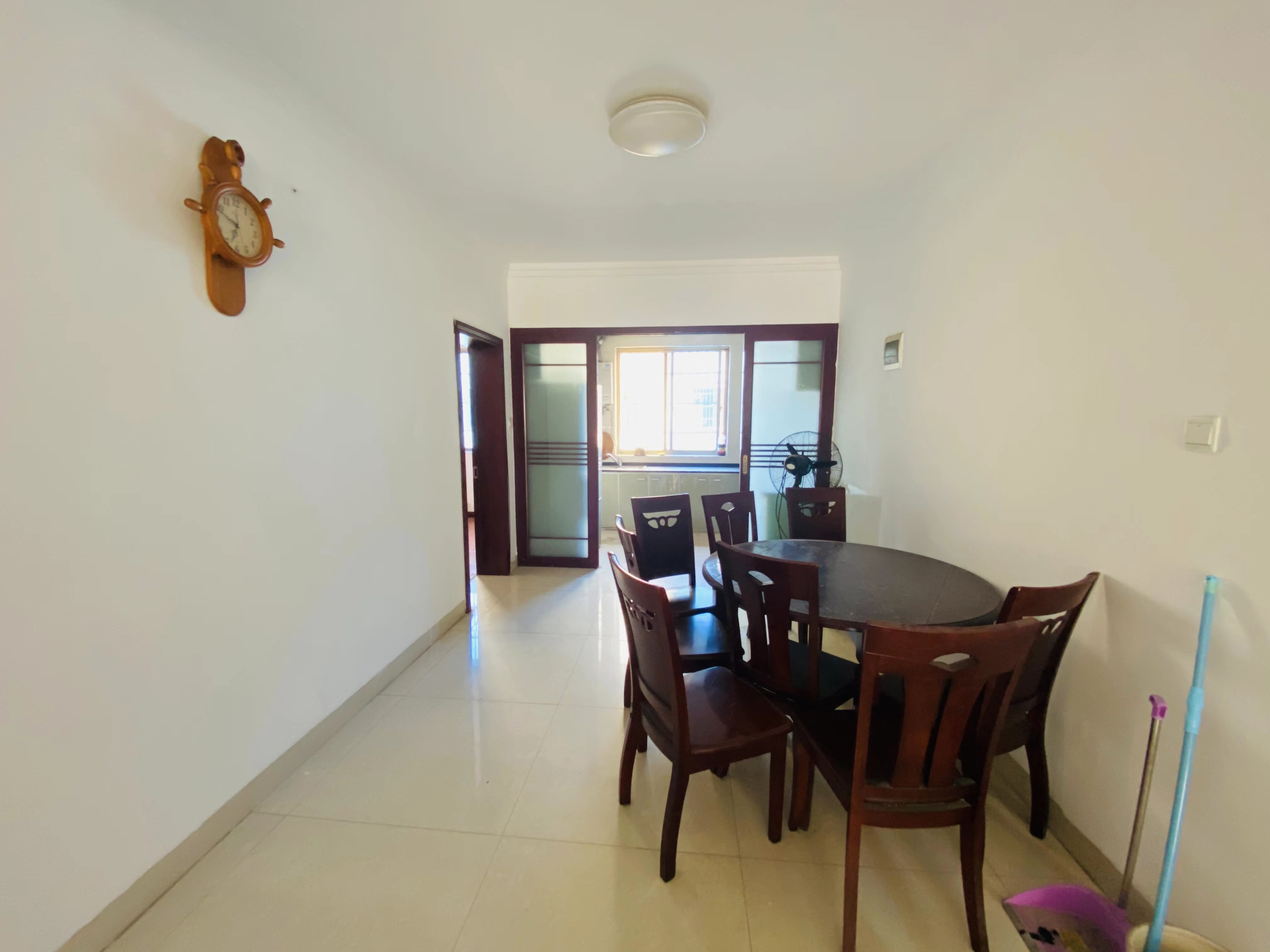 石宋路99号东程工业品市场 3室2厅2卫 48.0万 石宋路99号东程工业品市场 3室2厅2卫 48.0万客厅