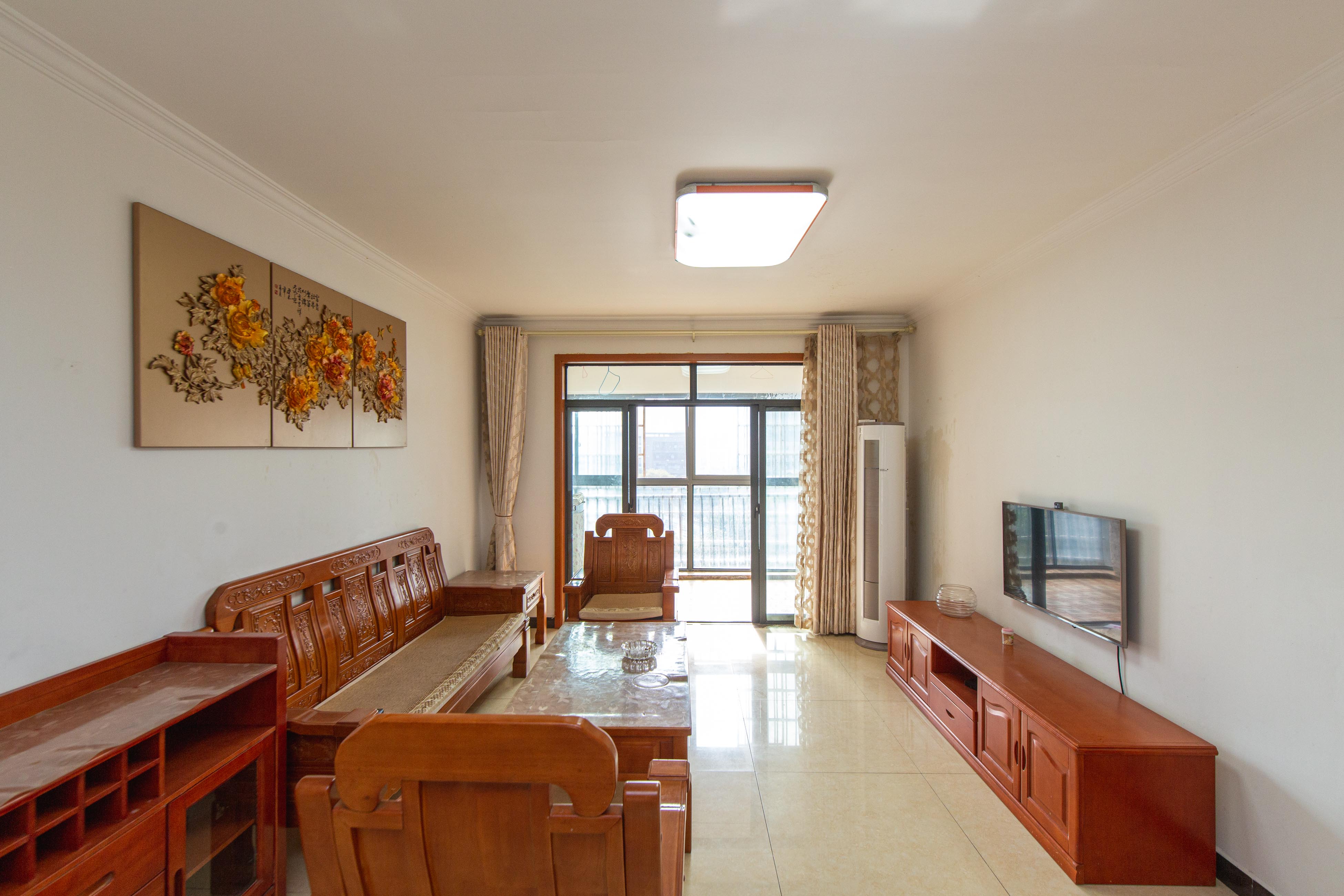 优山美地  4室2厅1卫    140.0万客厅