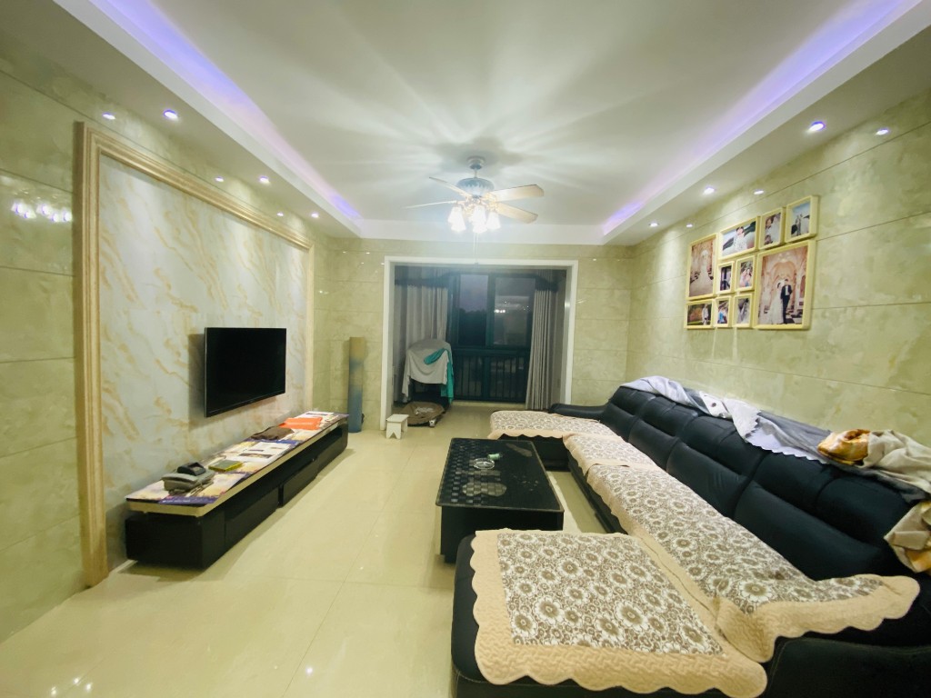 经世皇城 3室2厅2卫 88.00万 经世皇城 3室2厅2卫 88.00万客厅