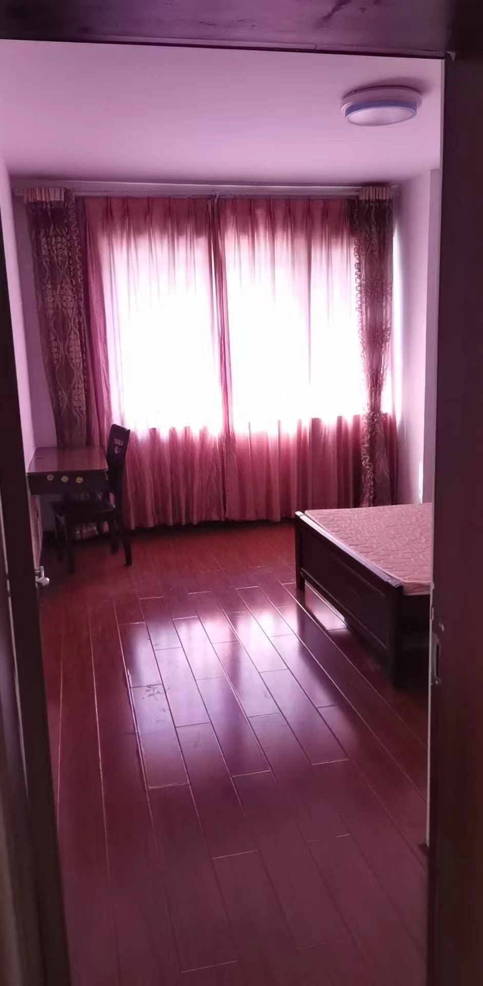 石宋路99号东程工业品市场 3室2厅2卫 48.0万 石宋路99号东程工业品市场 3室2厅2卫 48.0万客厅