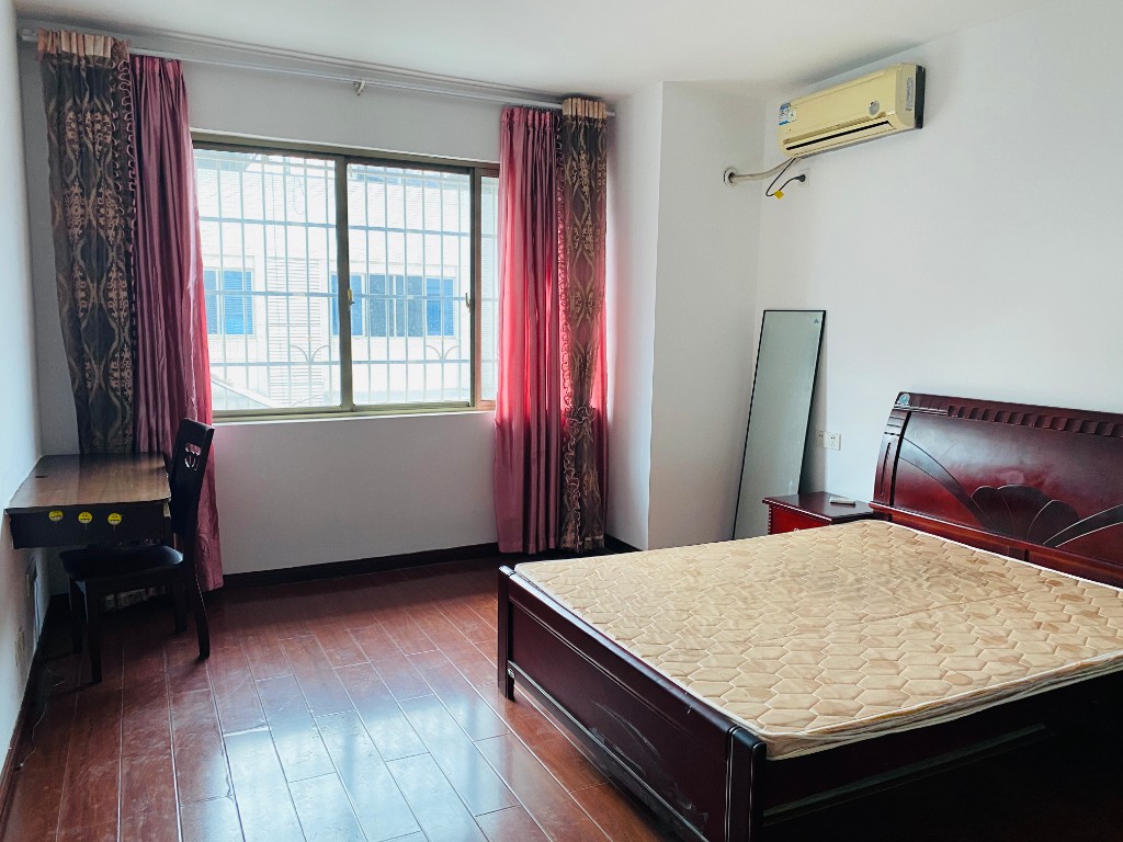 石宋路99号东程工业品市场 3室2厅2卫 48.0万 石宋路99号东程工业品市场 3室2厅2卫 48.0万客厅