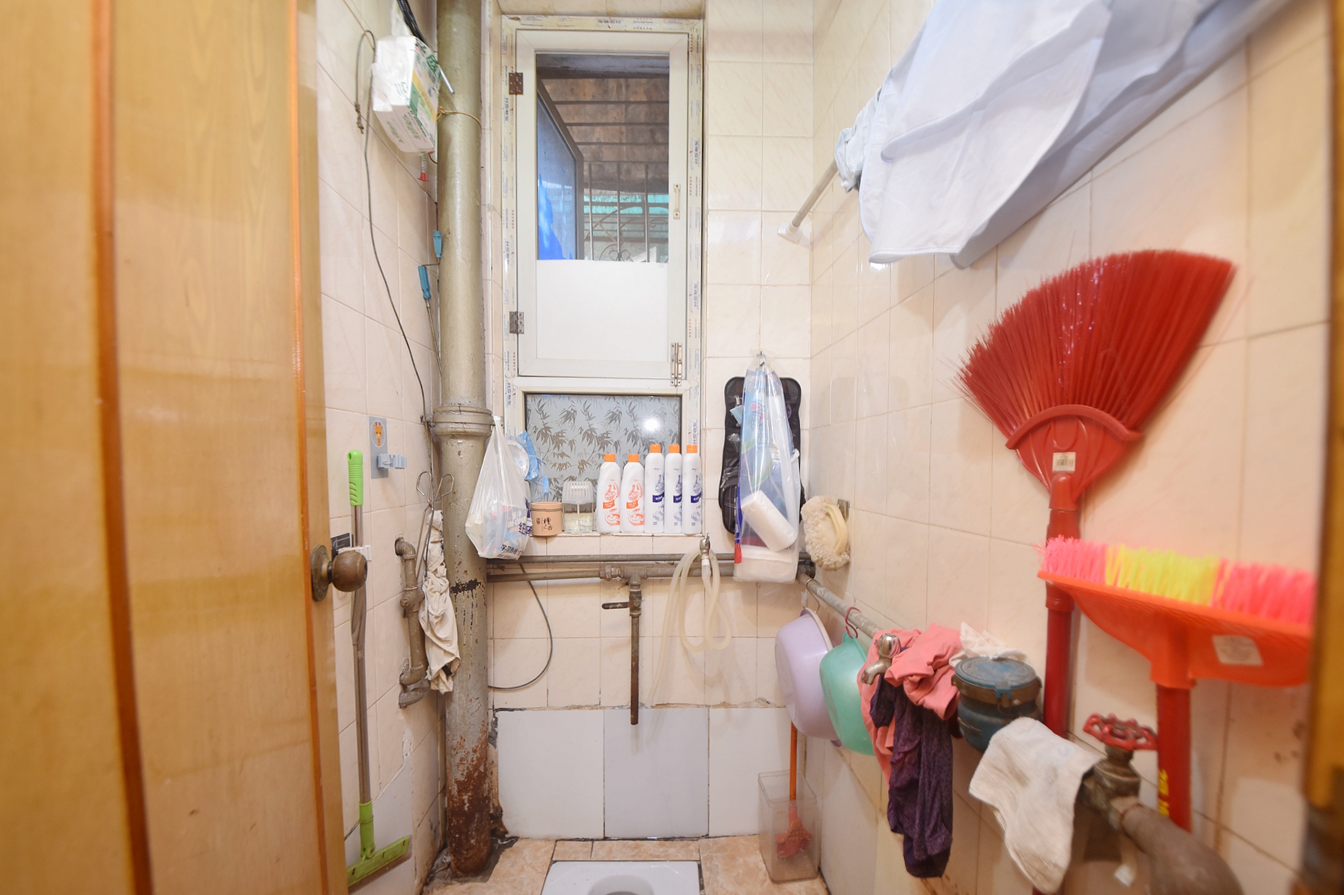 华顺大厦(芙蓉中路)  2室2厅1卫    72.8万卫生间