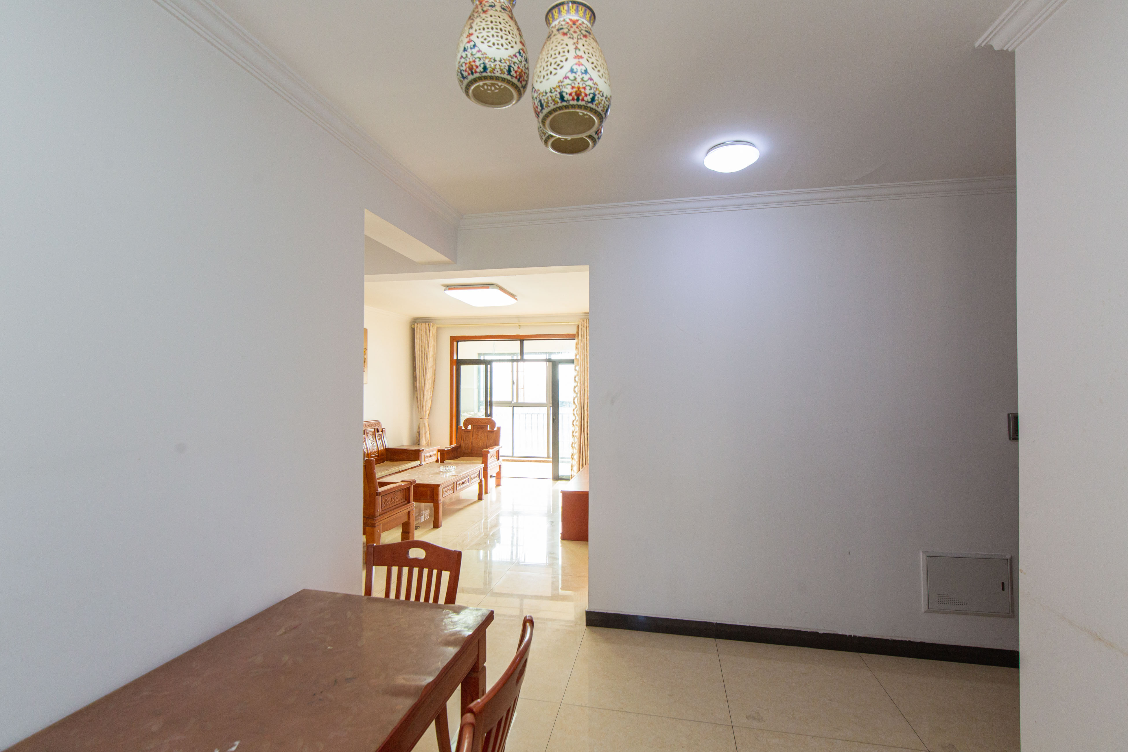 优山美地  4室2厅1卫    140.0万客厅