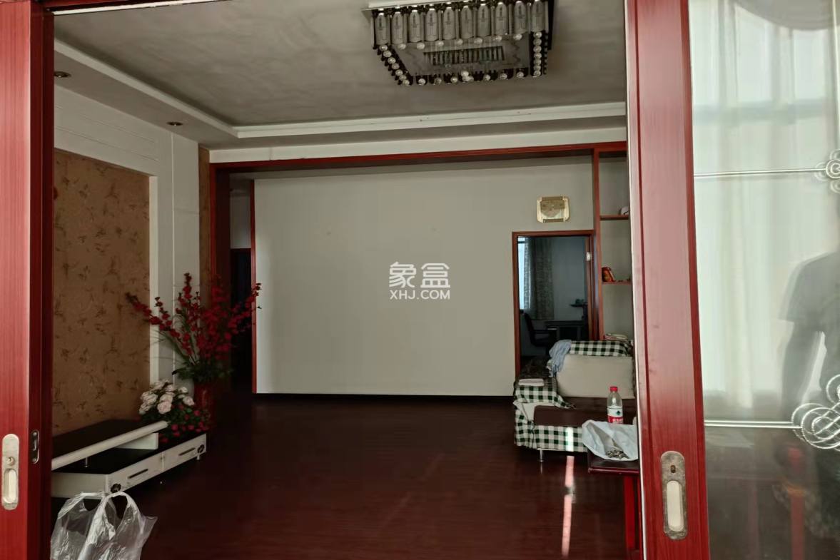 私房（桃源县所有）  3室2厅2卫   180.00万客厅