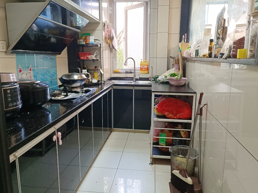 美的城三期 4室2厅1卫 89.0万 美的城三期 4室2厅1卫 89.0万客厅