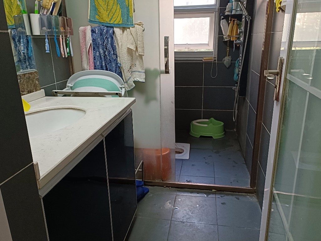 美的城三期 4室2厅1卫 89.0万 美的城三期 4室2厅1卫 89.0万客厅