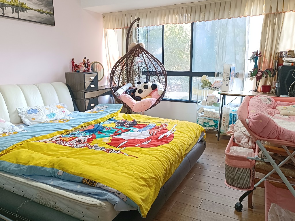 美的城三期  4室2厅1卫   89.00万客厅
