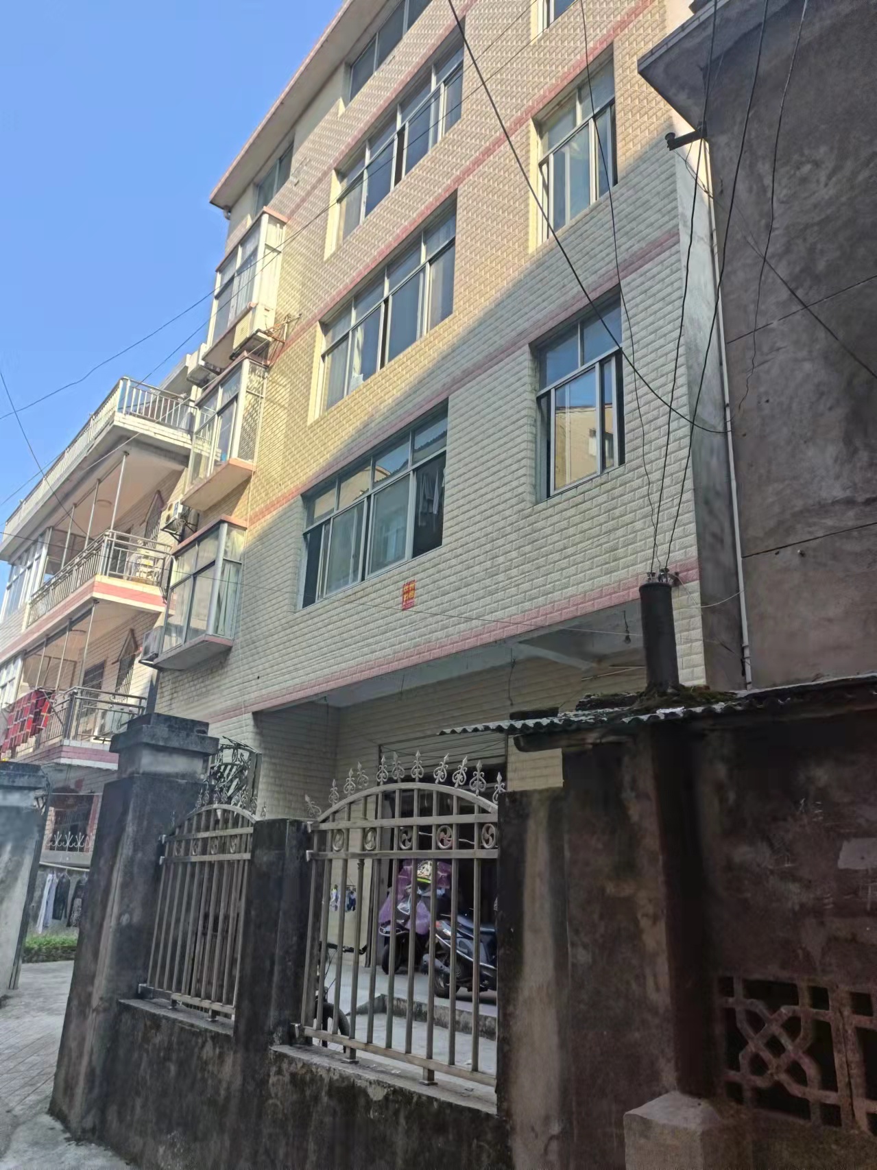 私房（桃源县所有）  3室2厅2卫   180.00万小区图