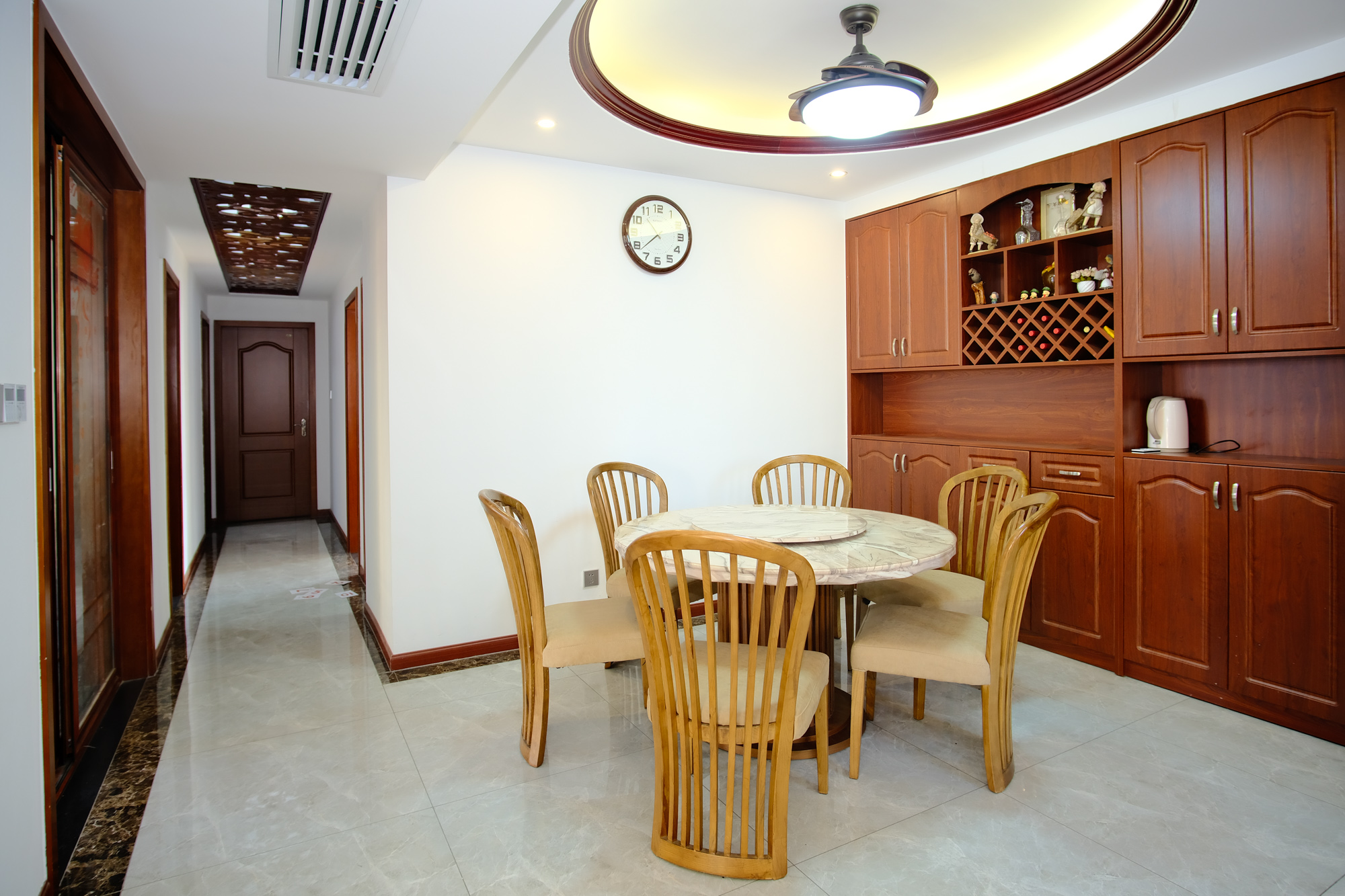 红树湾  5室2厅2卫    116.88万客厅