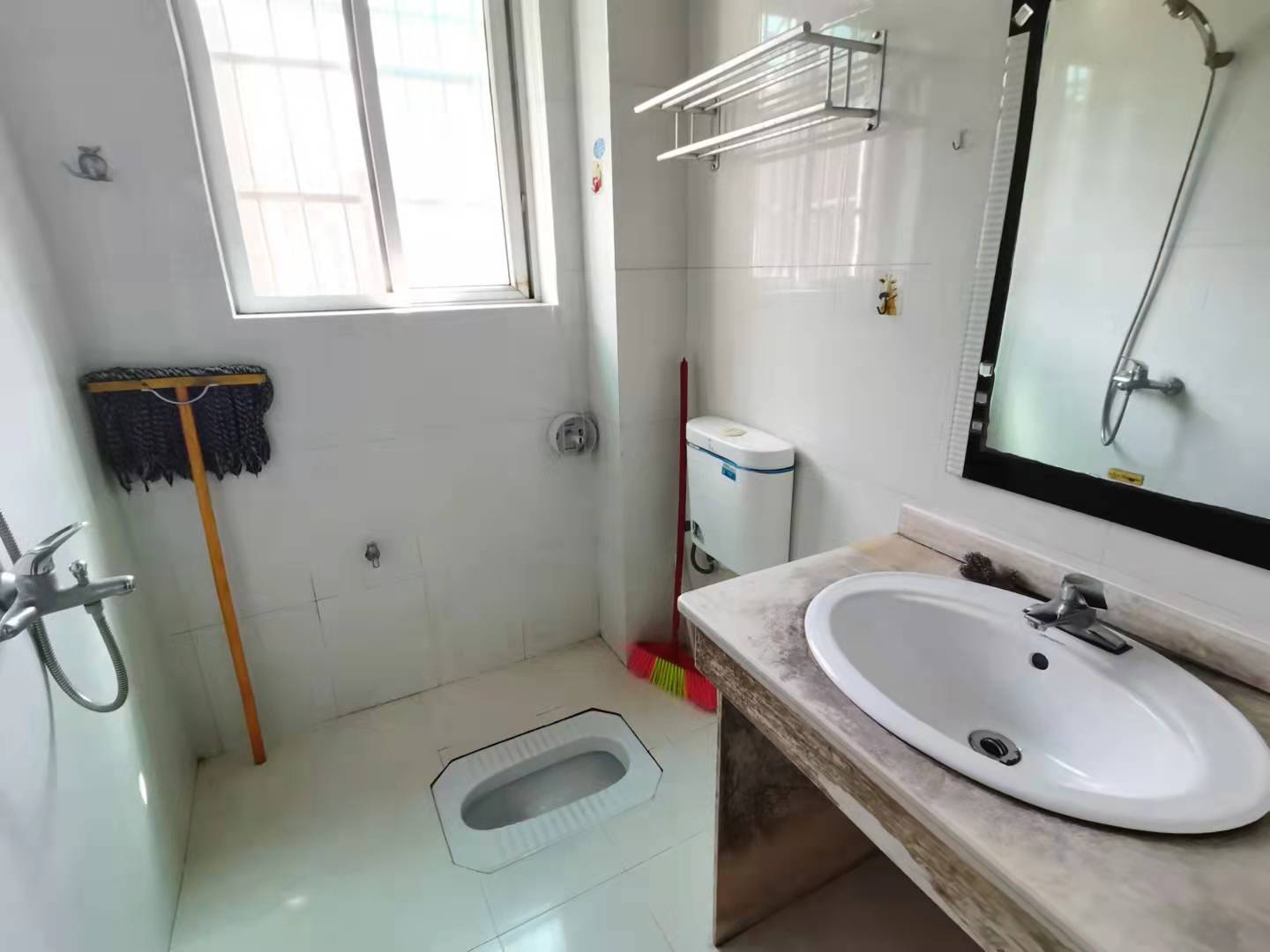 康和山庄 3室2厅1卫 1500.00元/月 康和山庄 3室2厅1卫 1500.00元/月室内图