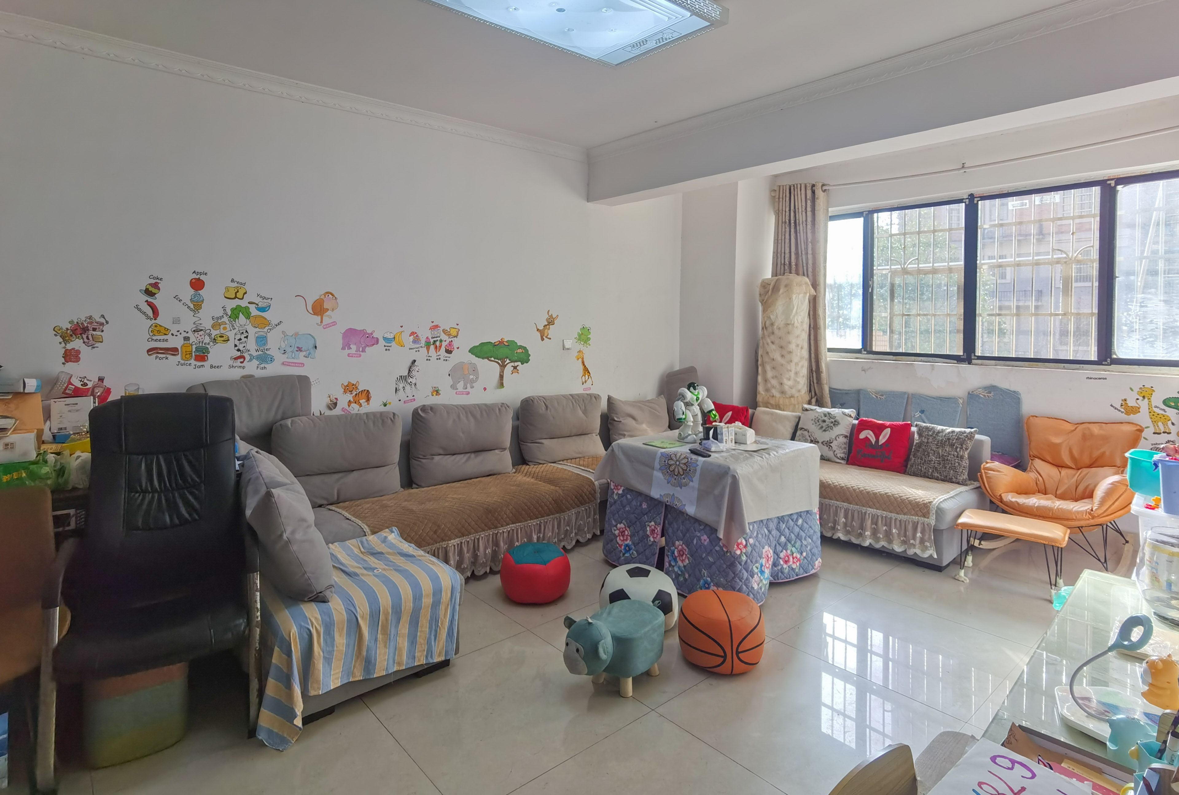 香博堡 3室2厅2卫 43.8万 香博堡 3室2厅2卫 43.8万客厅