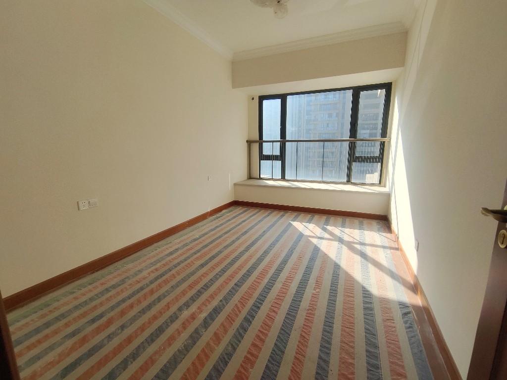 恒大华府 4室2厅2卫 150.0万 恒大华府 4室2厅2卫 150.0万客厅