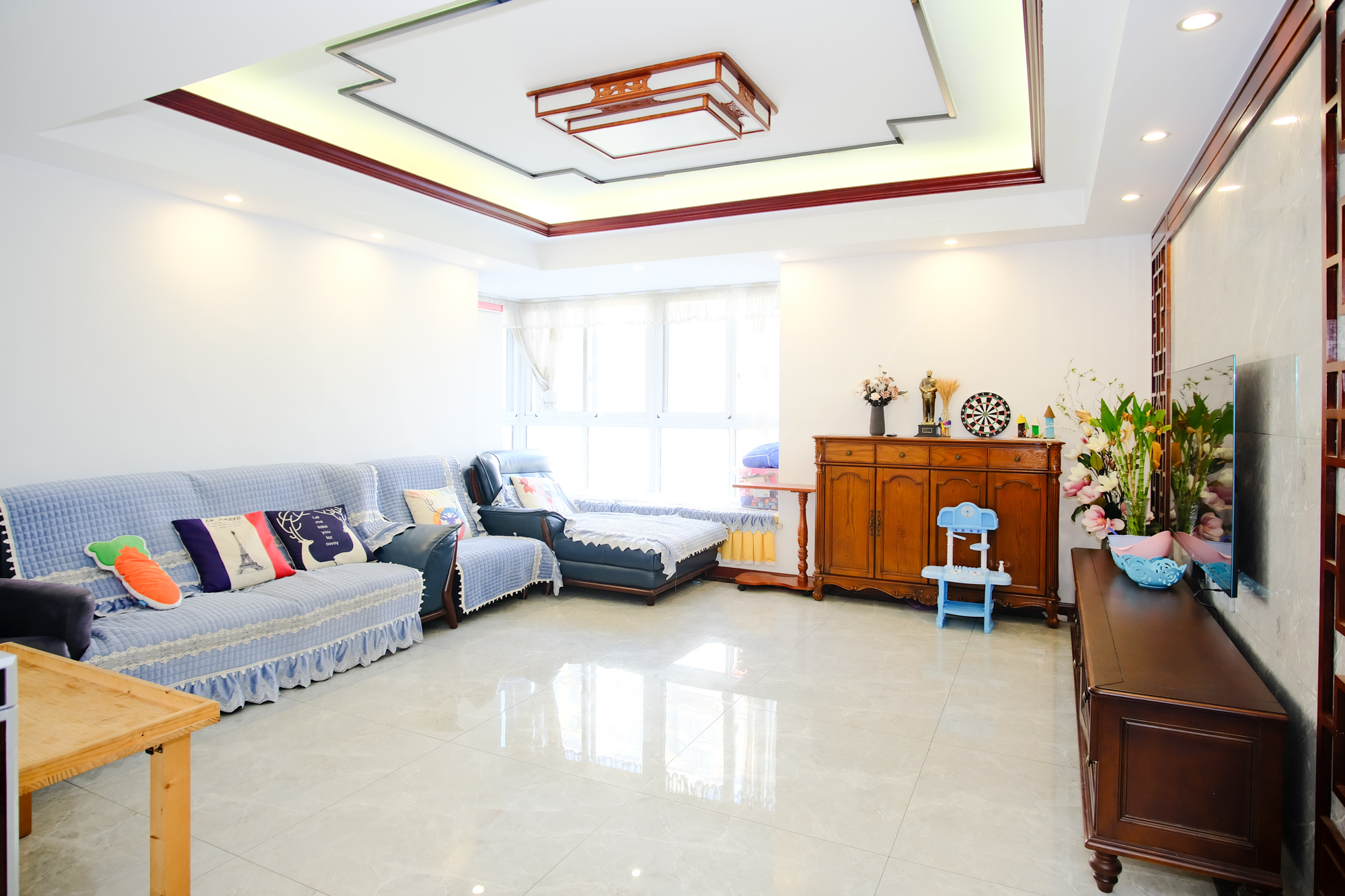 红树湾  5室2厅2卫    116.88万客厅