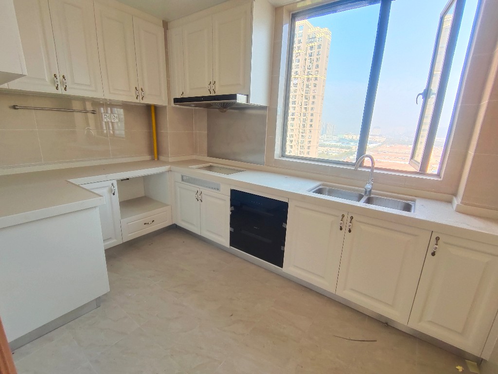 恒大华府  4室2厅2卫    150.0万客厅