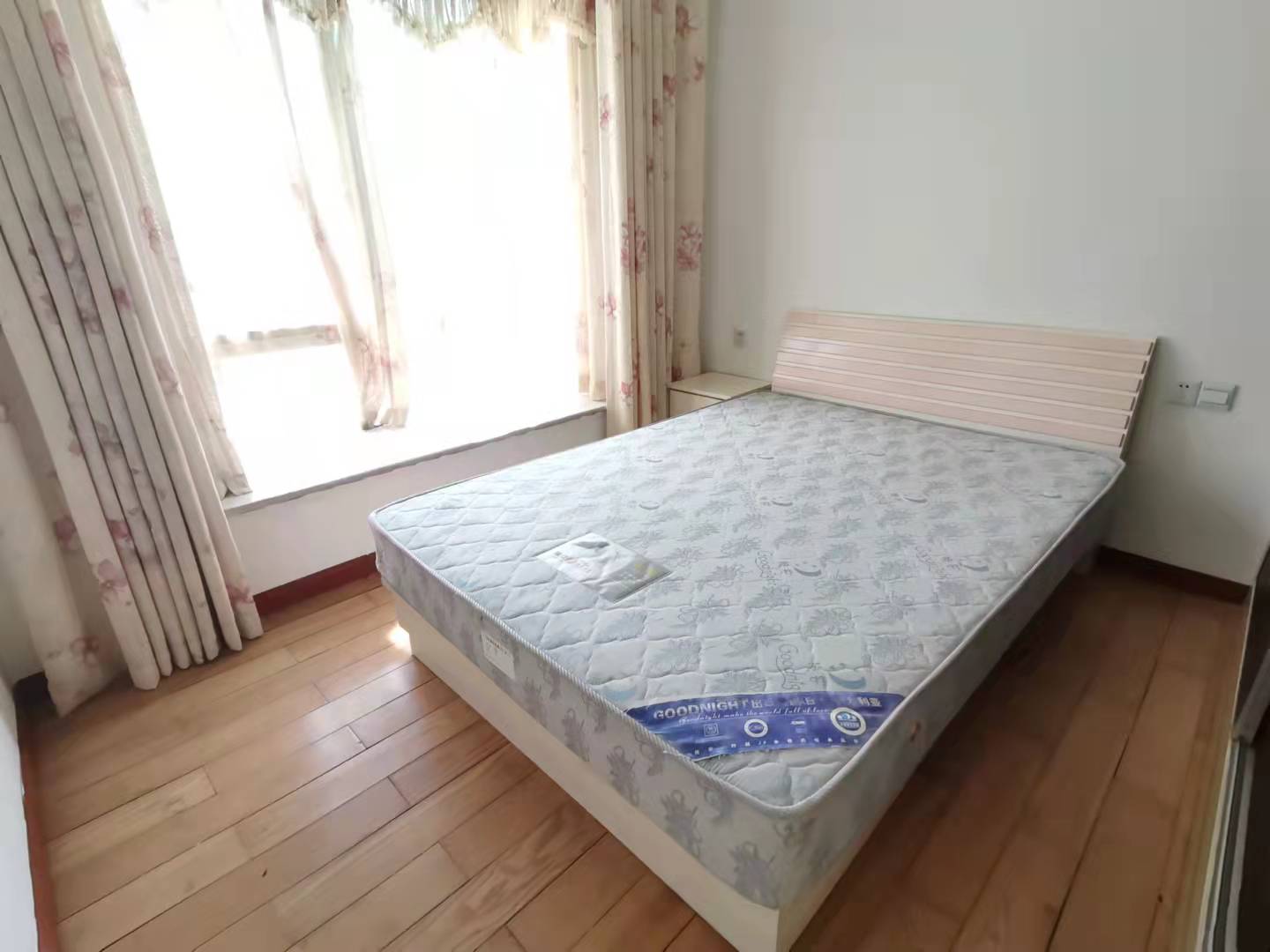 康和山庄 3室2厅1卫 1500.00元/月 康和山庄 3室2厅1卫 1500.00元/月室内图