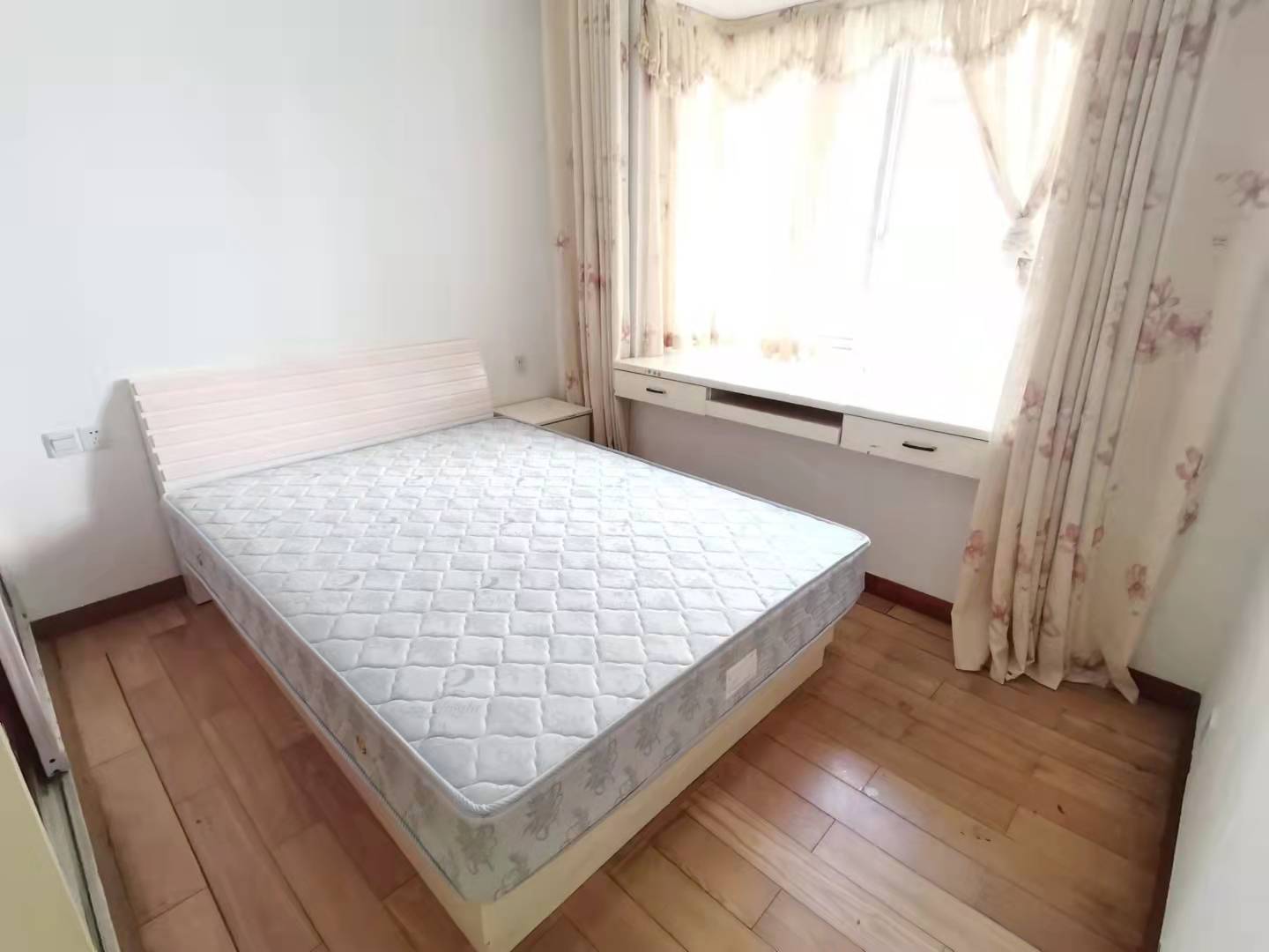 康和山庄 3室2厅1卫 1500.00元/月 康和山庄 3室2厅1卫 1500.00元/月室内图