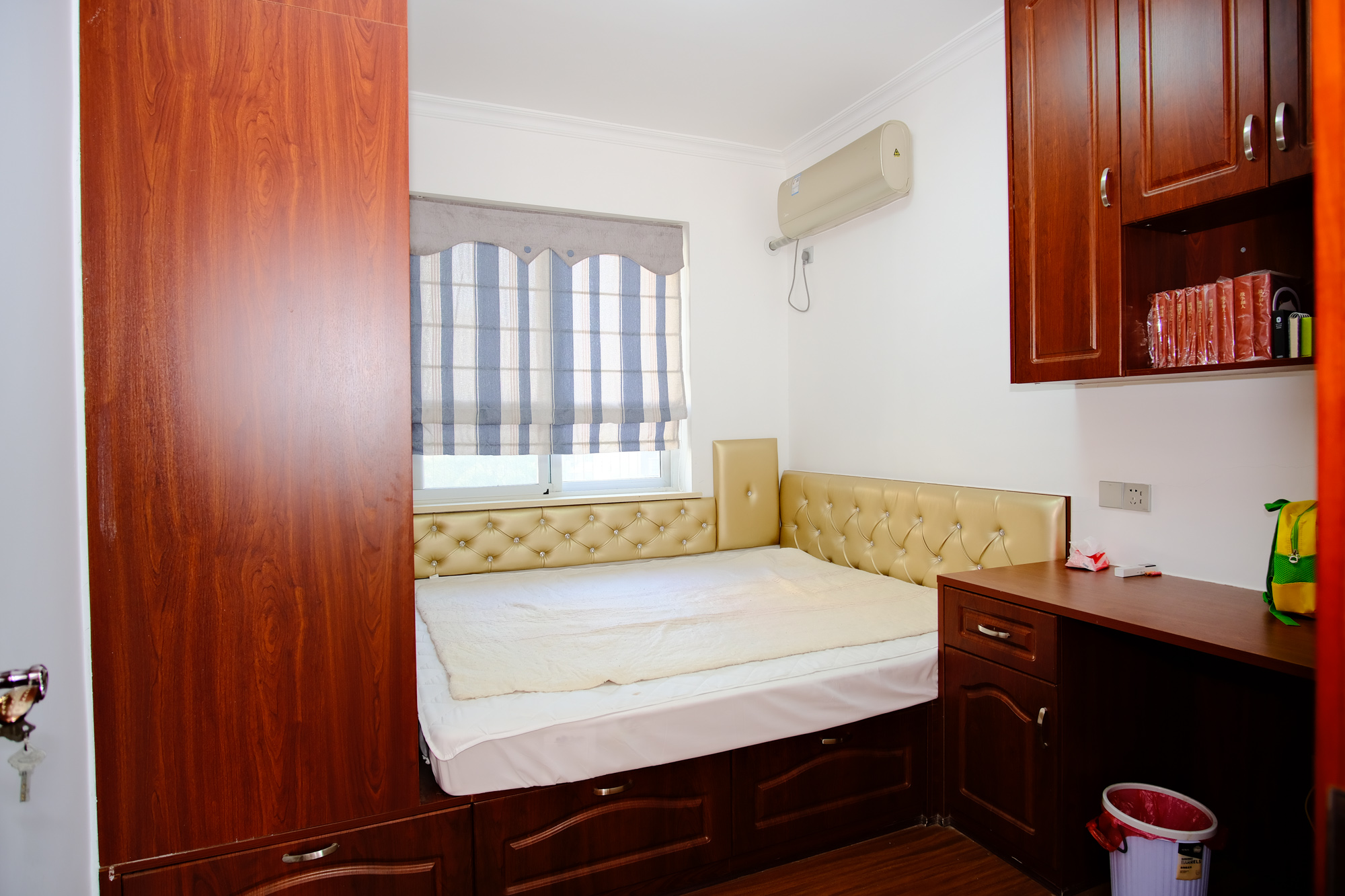 红树湾  5室2厅2卫    116.88万卧室