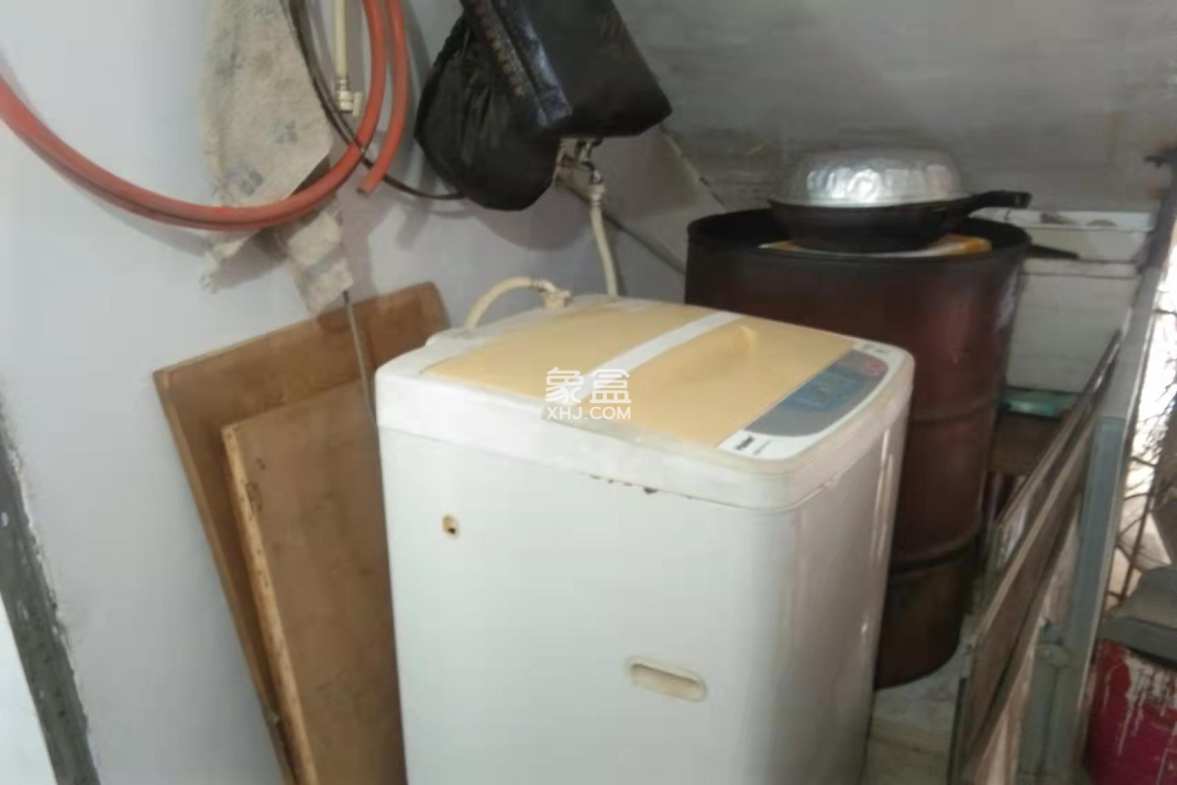 红旗小区  1室1厅1卫    600.0元/月 红旗小区  1室1厅1卫    600.0元/月室内图