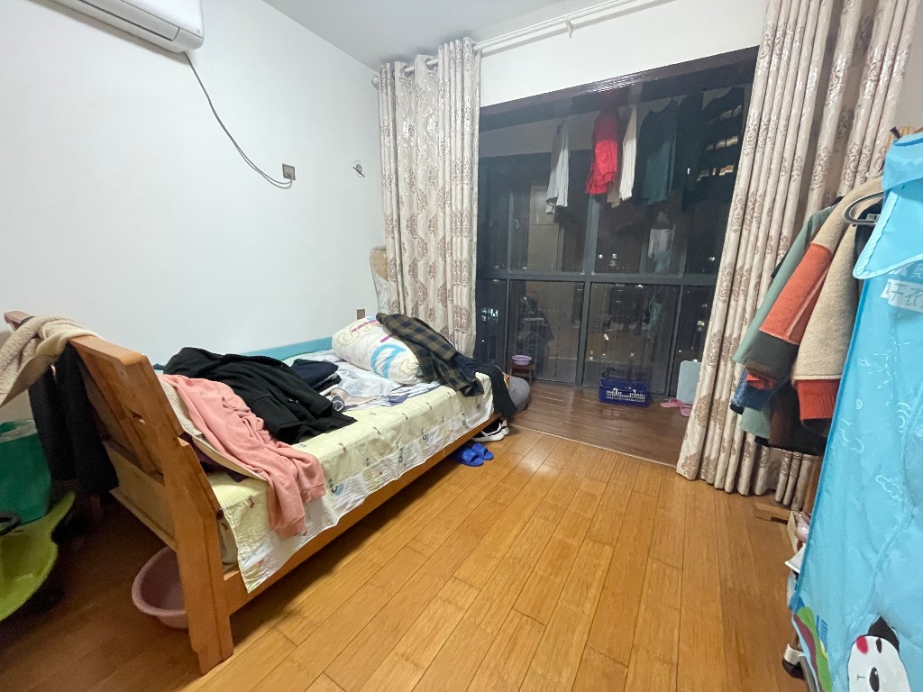 大江观邸-富基花园  4室2厅2卫   88.00万客厅