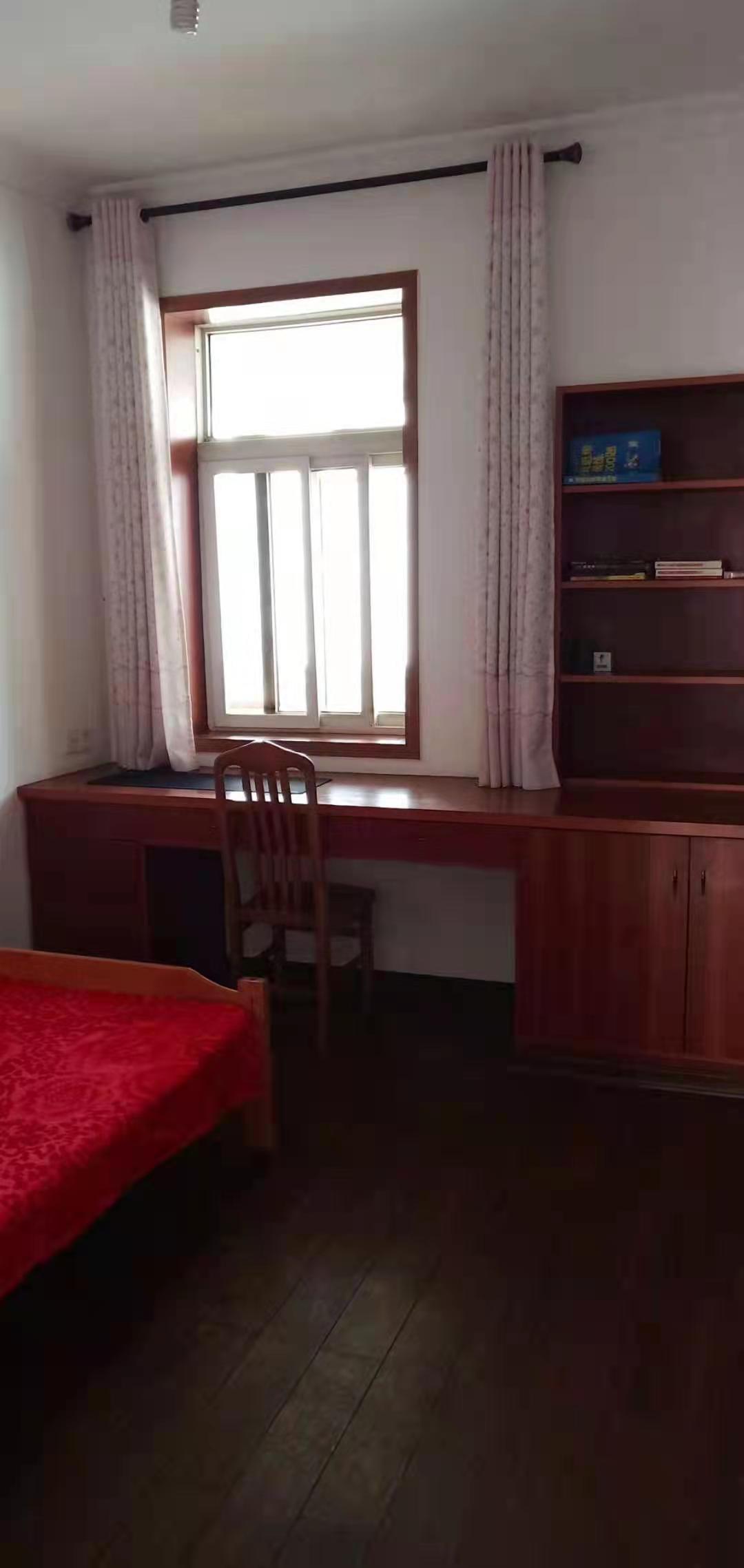 南景花园  3室2厅2卫   1300.00元/月室内图