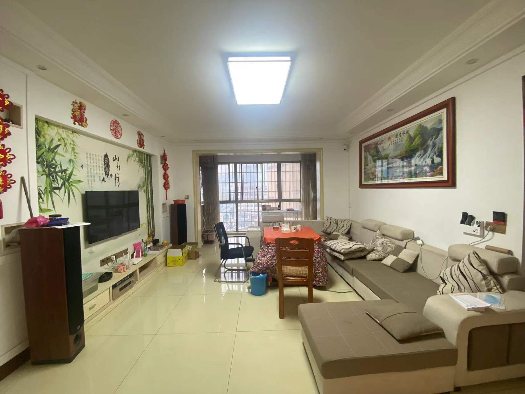 科技创新大厦  3室2厅2卫    92.0万客厅