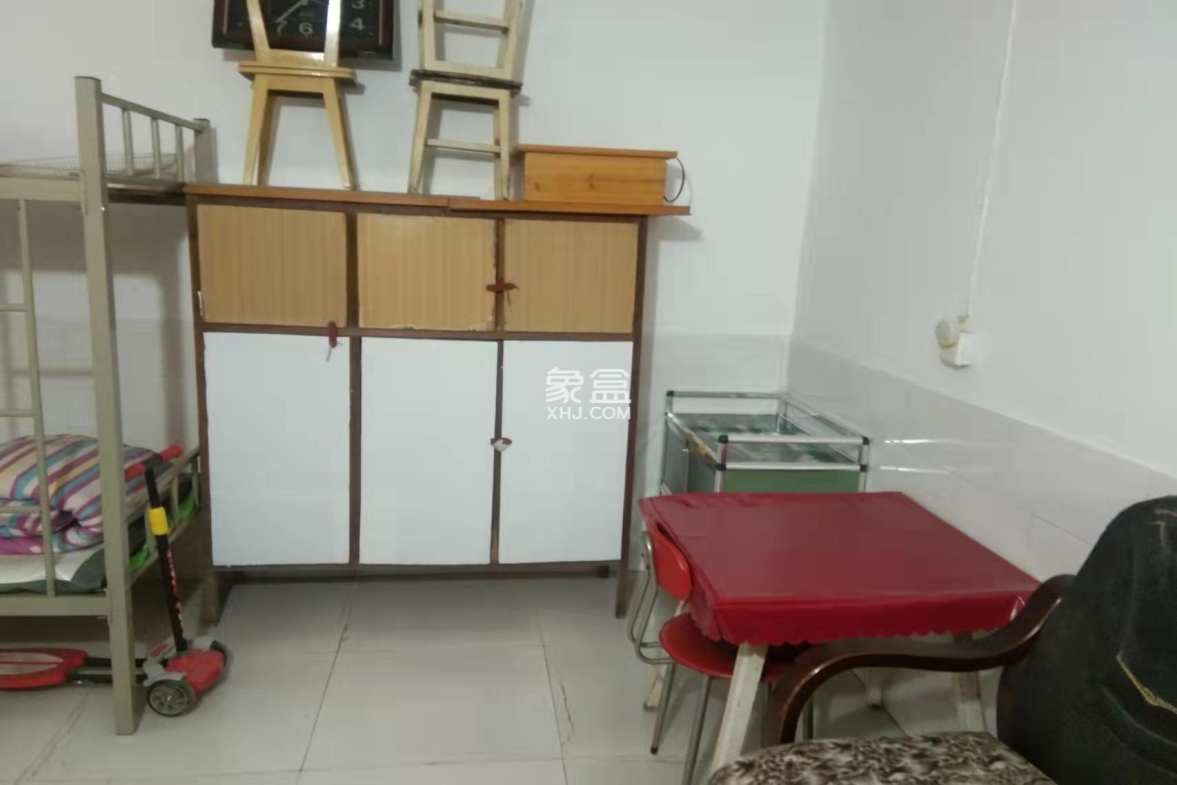 红旗小区  1室1厅1卫    600.0元/月 红旗小区  1室1厅1卫    600.0元/月室内图