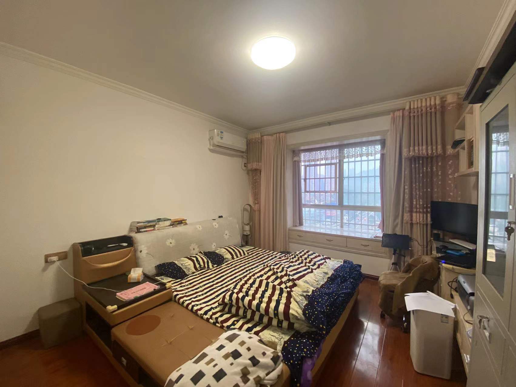 科技创新大厦  3室2厅2卫    92.0万卧室