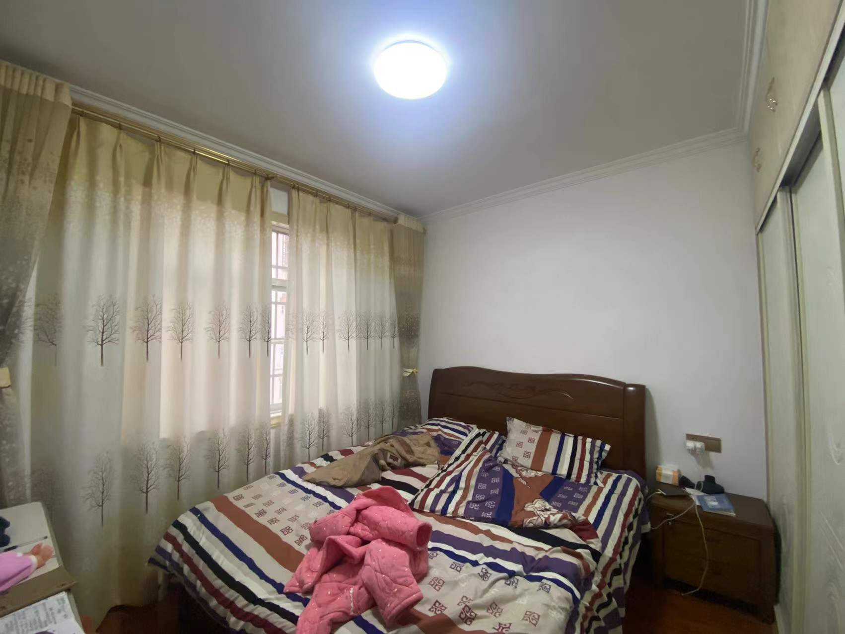 科技创新大厦  3室2厅2卫    92.0万卧室