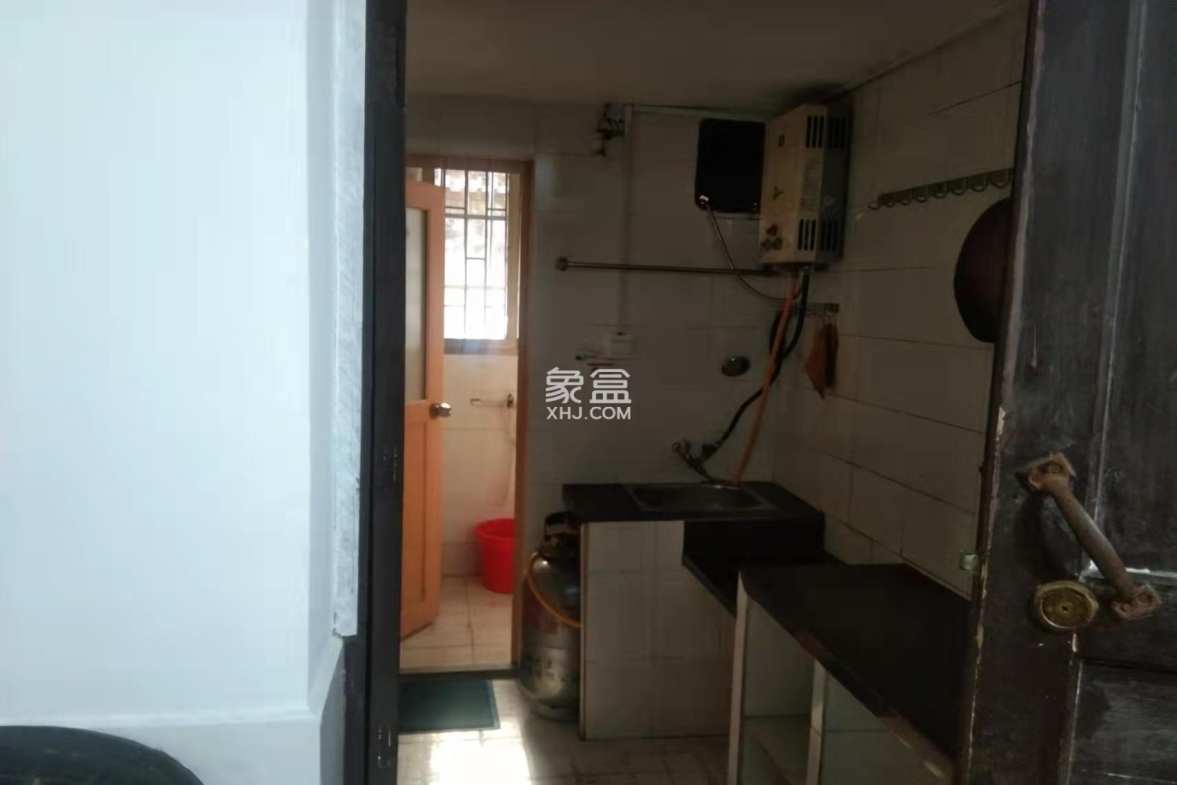 红旗小区  1室1厅1卫    600.0元/月 红旗小区  1室1厅1卫    600.0元/月室内图