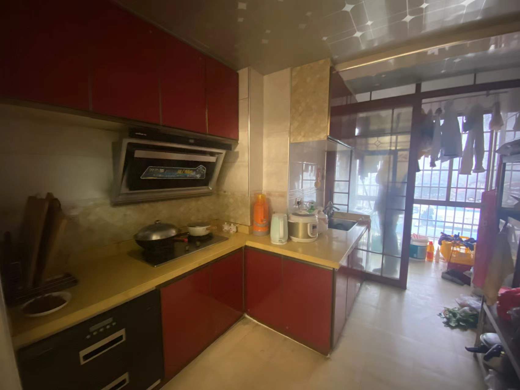 科技创新大厦  3室2厅2卫    92.0万客厅